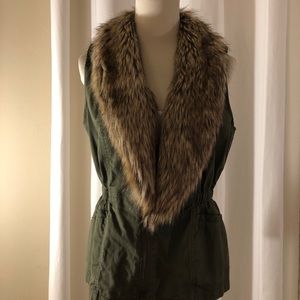Fall womens jacket vest with faux fur. Size M